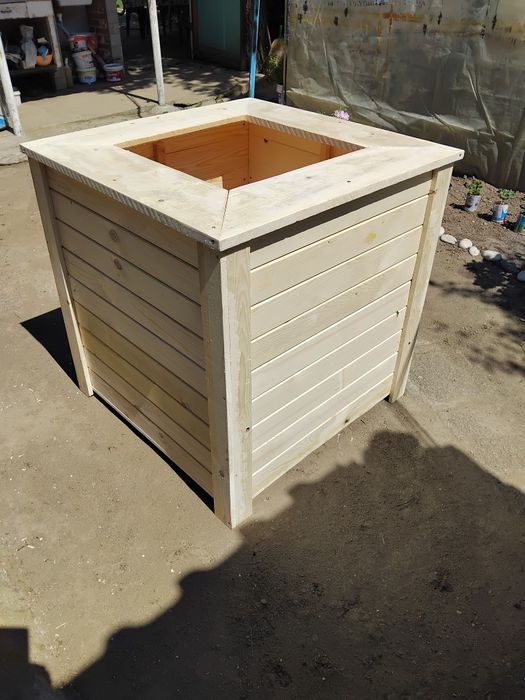 Кашпи , саксии от дърво.