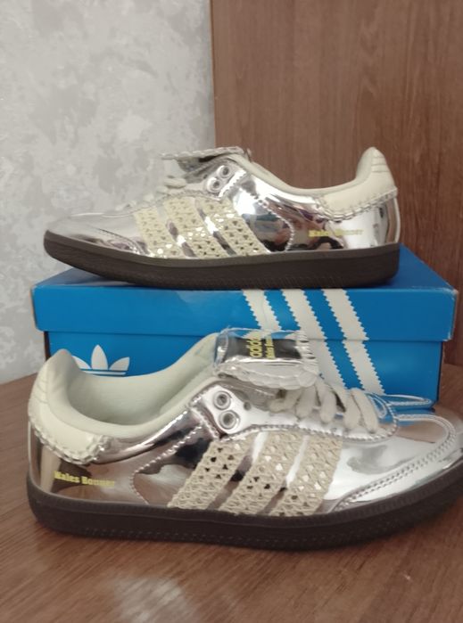 Кроссовки женские Adidas