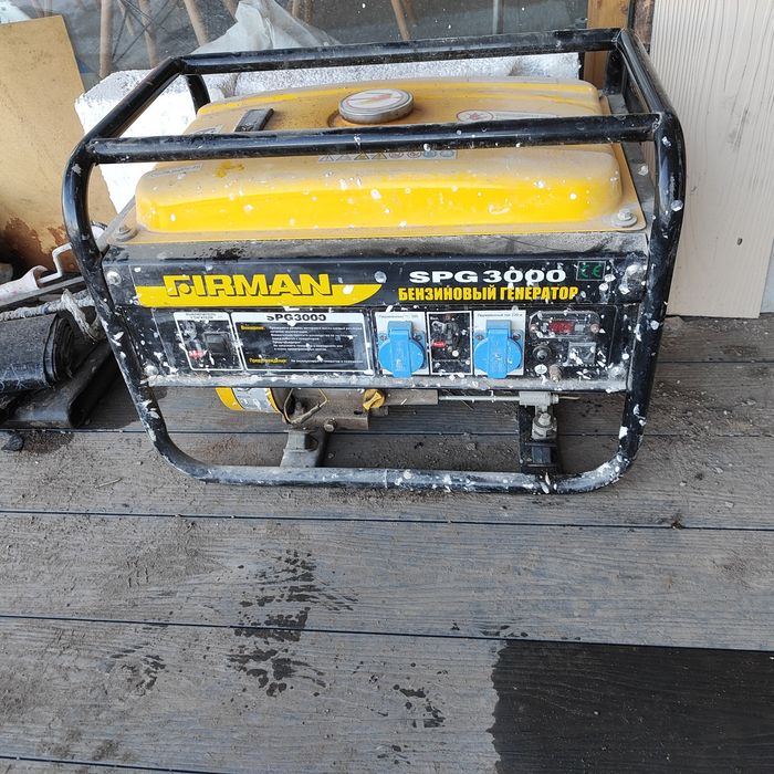 Бензиновый генератор 3000