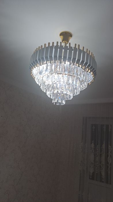 Люстра сатылады.