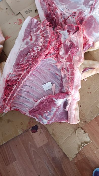 Свежее домашнее молодое мясо свинины