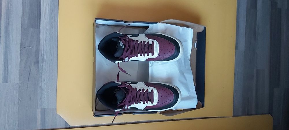 Adidasi Nike Court Vision
