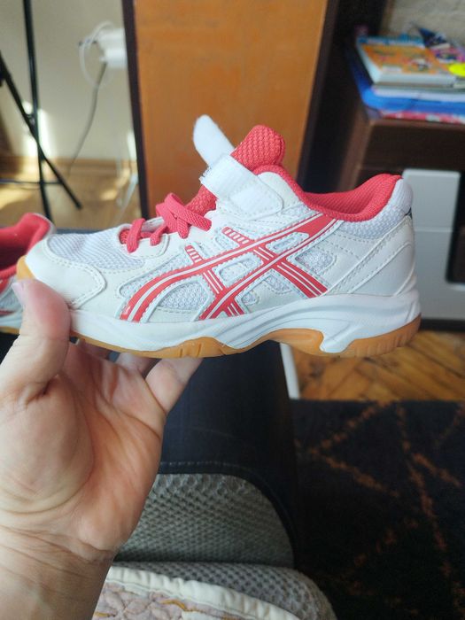 Маратонки на Asics