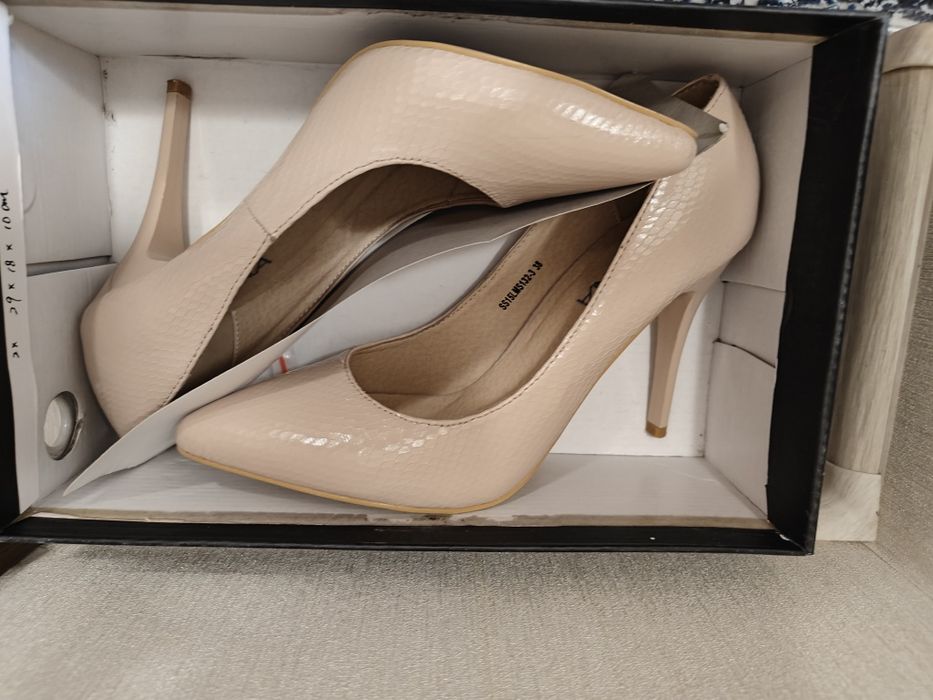 Туфли Lamania 37 размер новый