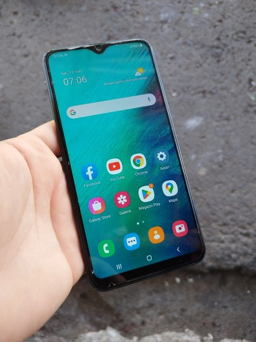 Samsung A10 telefon de buget