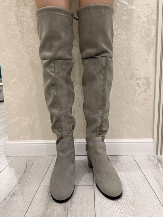 Продам замшевые новые сапоги