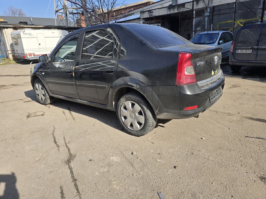 Logan 1.2 avariat spate