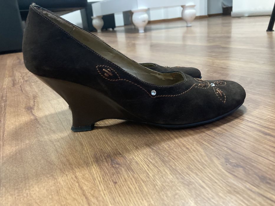 Pantofi piele intoarsa cu talpa inalta, eleganti, 38