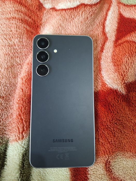 Samsung Galaxy S25 FE в идеале с доками и коробкой