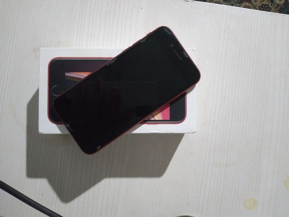iPhone SE 2 сим карт.