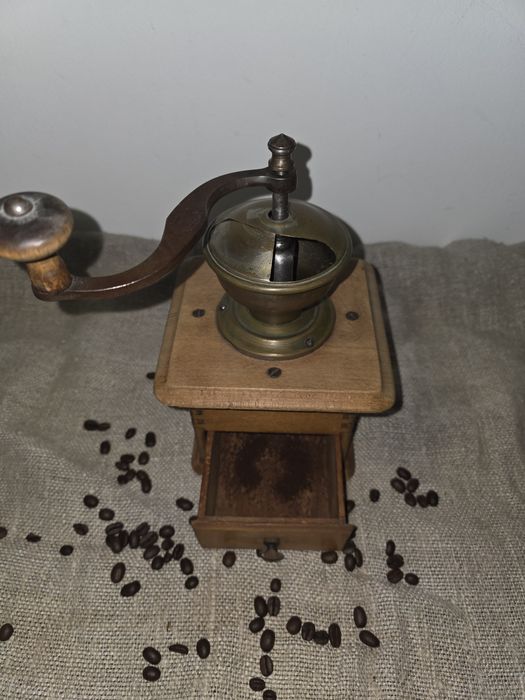 Rasnita de cafea Peter Dienes