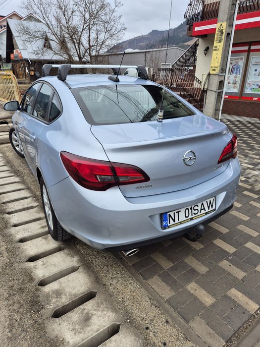 Opel Astra J sedan 1.4 turbo