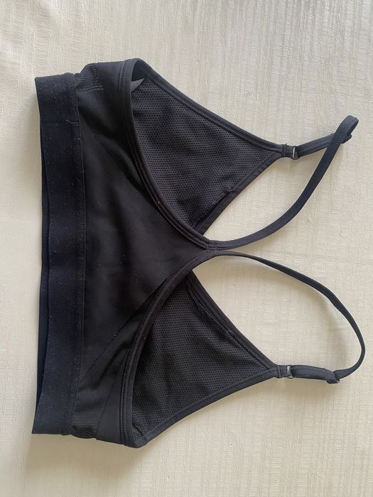 Дамско бюстие на NIKE