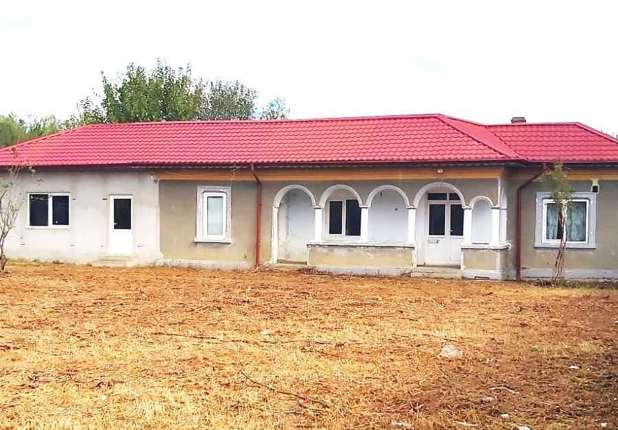 Casa 116 mp + curte 2800 mp 37m la sosea Gostinari langa Primarie