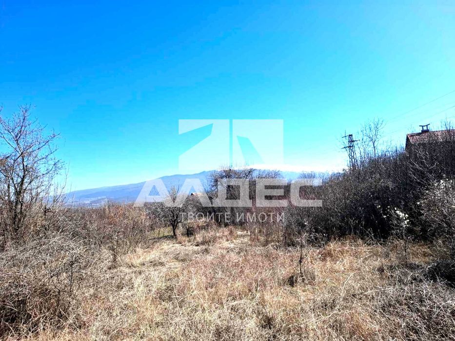 Продава се УПИ в с. Кралев дол!