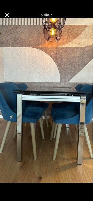 Masa sticla neagra si scaune tapitate