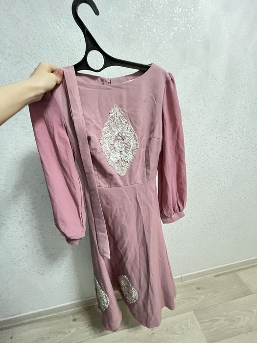 Продаю платья в этно-стиле и современные модели.