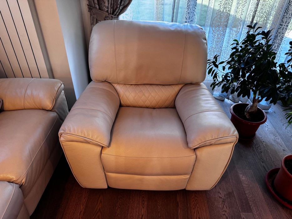 Vand set de canapele de piele,se intind electric.