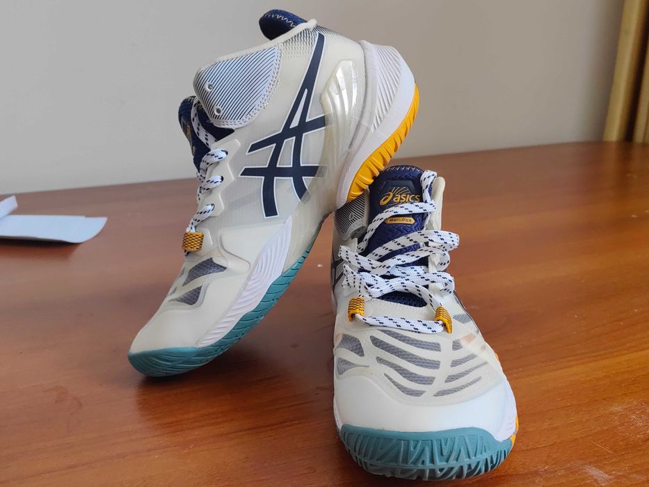 Кроссовки asics для спорта
