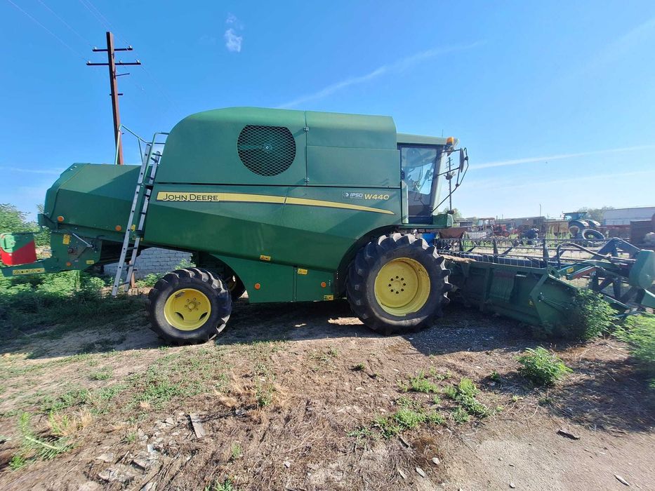 Combina John Deere W440