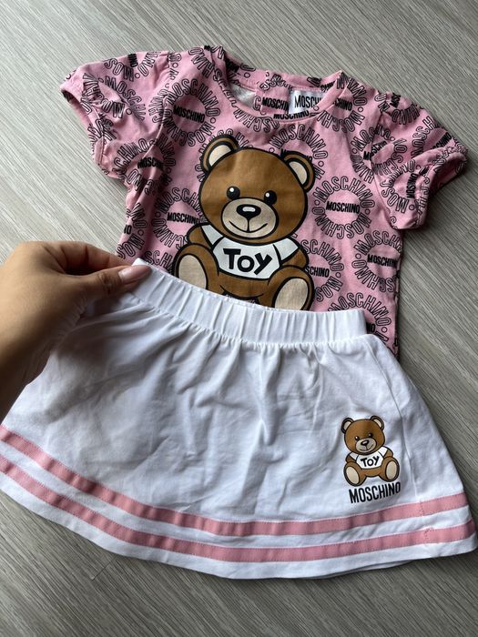 Karl Legerfeld 74, Moschino 74