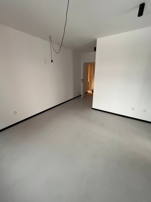 Apartament 3 camere + bucatrie baie si balcon