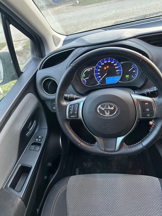 Vând Toyota Yaris Hibrid