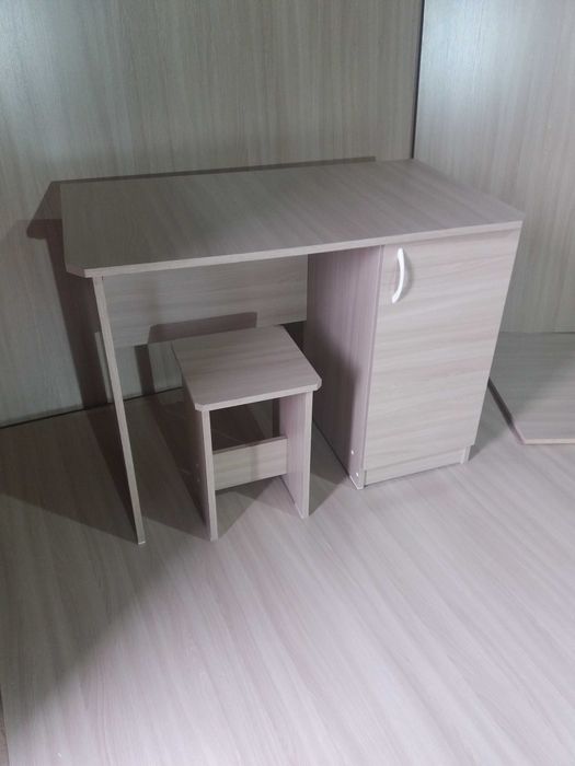 Стол письменный.новый.