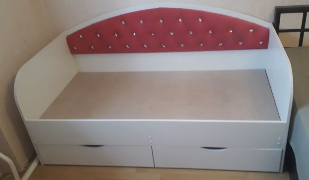 Продам кровать с ортопедическим матрасом