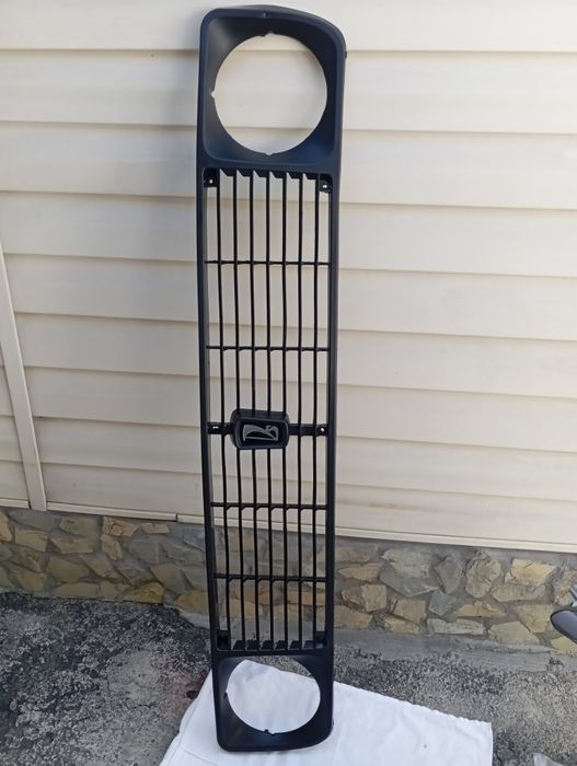 Продам решетку на ниву и аксессуары для авто