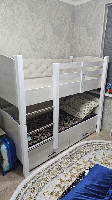 Продам детскую кровать двухэтажный.