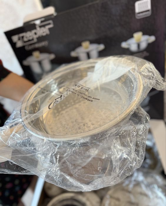 Набор кастрюль в упаковке