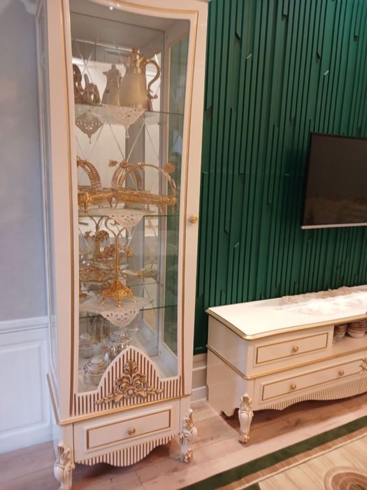 Mebellar komplekt sotiladi. 12ta Stol, stull. 2ta kamod, pastavka.