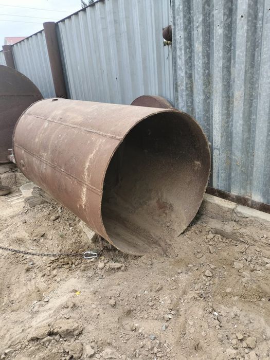 Стальная  ёмкость с крышкой