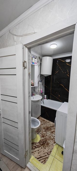 Продаётся 1- Ком Квартиру ,В центре Площадь.