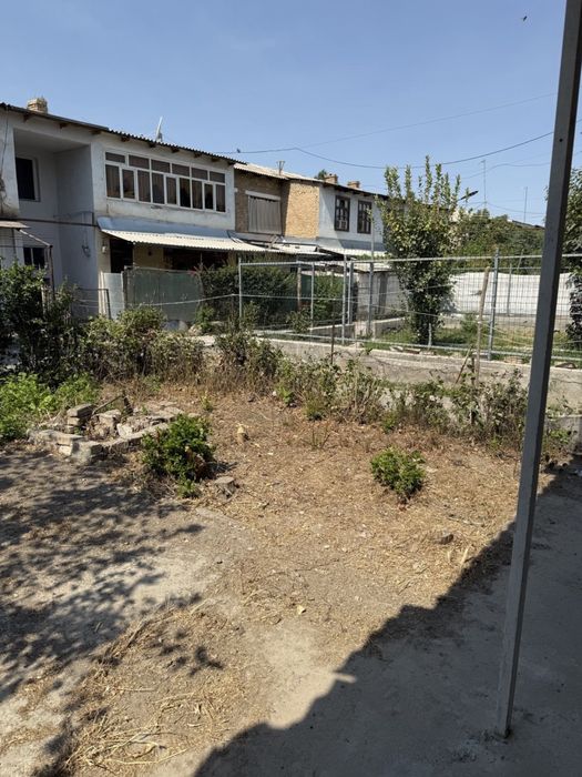 Китоб тумани марказида, Янгиобод кўчаси 7/6  3-ХОНАЛИ УЙ СОТИЛАДИ