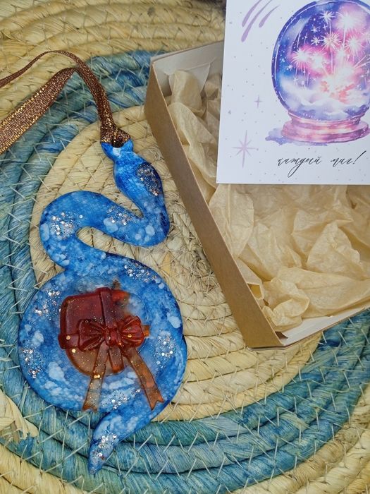 Игрушка на ёлку змейка