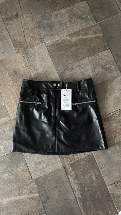 Кожена пола Bershka (Нова)