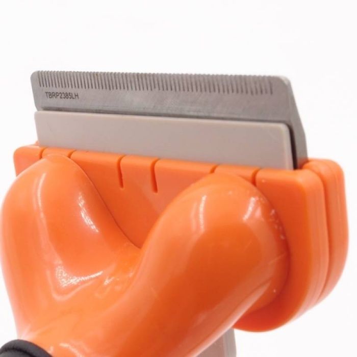 Гребен за груминг с бутон за кучета и котки