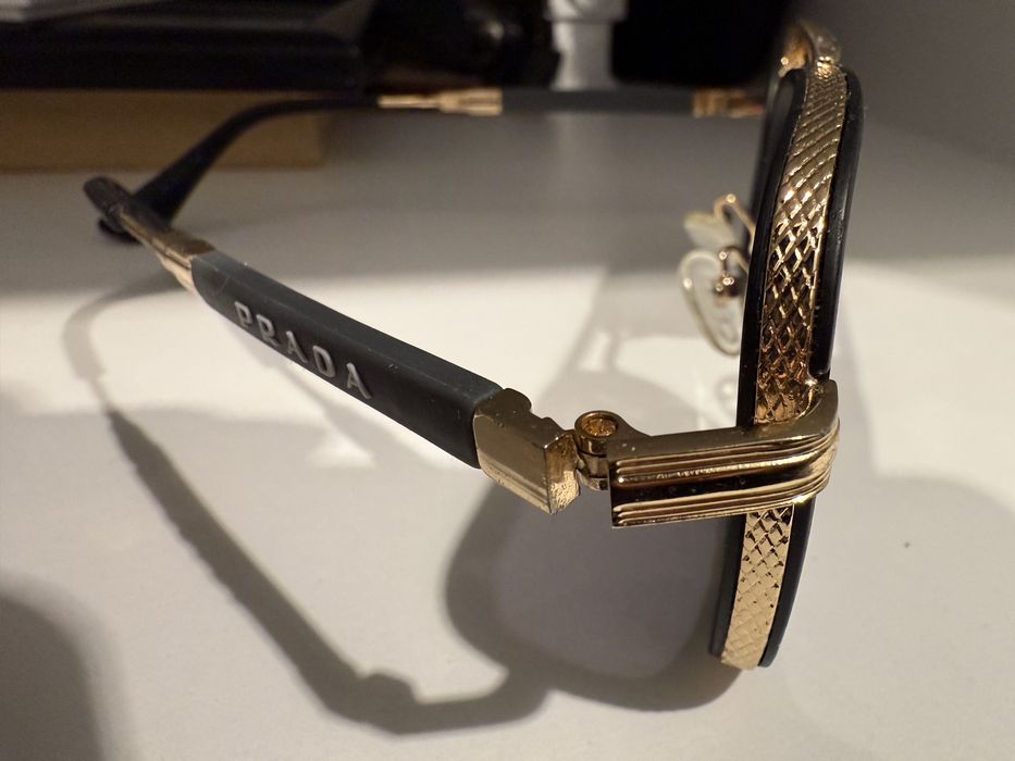 Ochelari de soare prada