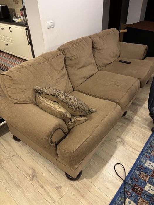 Canapea 3 locuri Mobexpert, foarte comoda, stare buna -pret negociabil