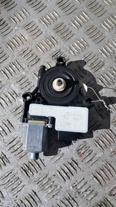 motoras usa dreapta spate Skoda Octavia 3 an 2016 cod 5Q0959812A