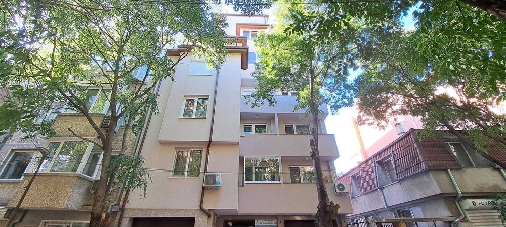 Луксозен 2-стаен апартамент, център Варна