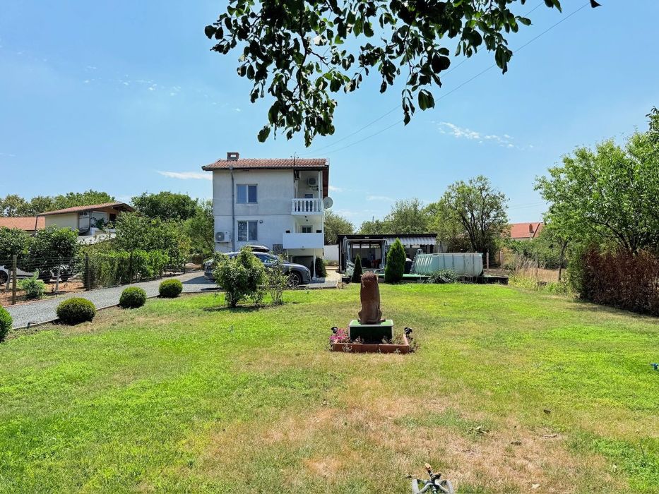 Къща в село Изворище