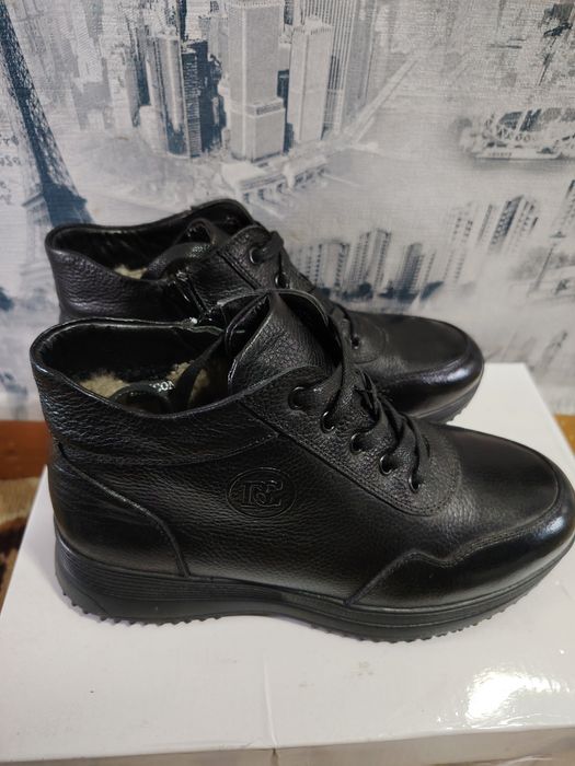 Продам ботинки фирмы BASCONI 38 размер