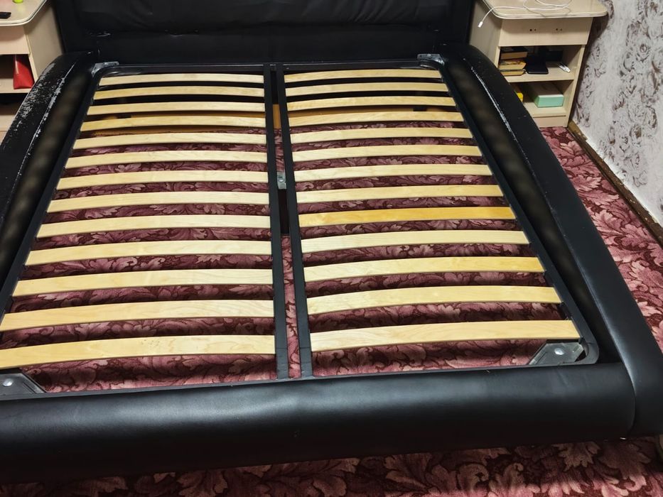 Продам кровать с матрасом