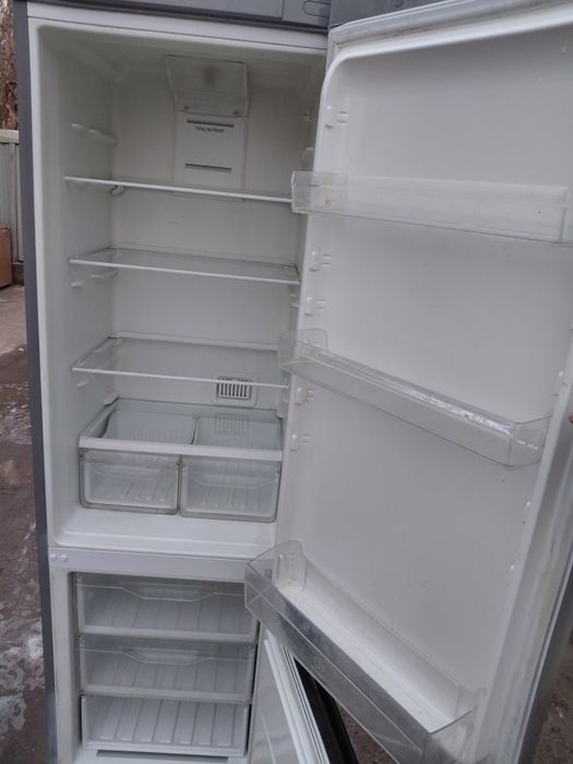 Холодильник Индезит рабочая Доставка есть