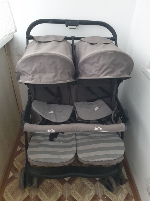 Детская коляска блезняшка