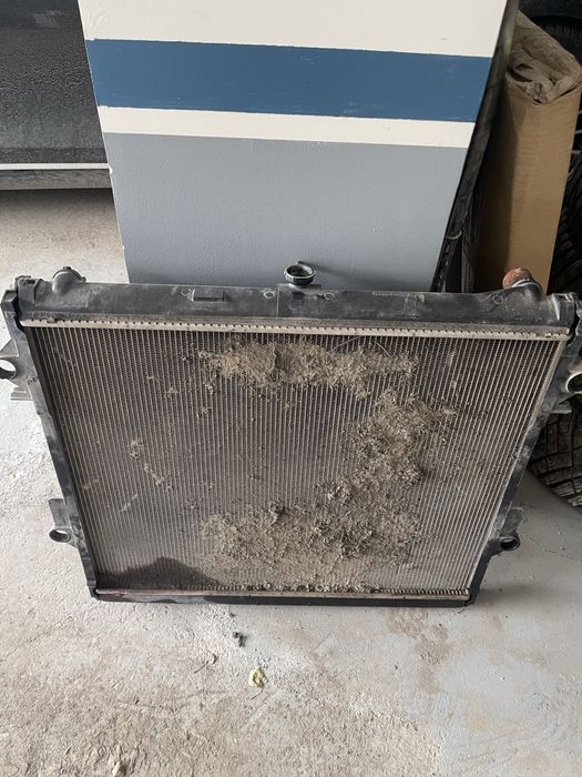 Радиатор на ланд крузер 200