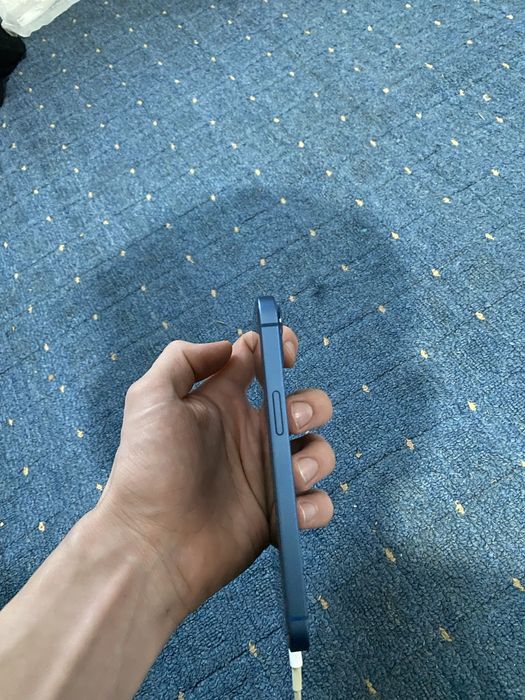 Продам айфон 13